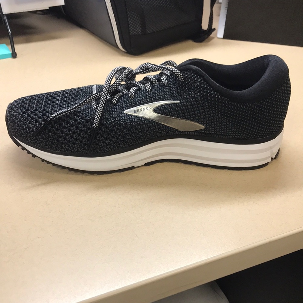 Brooks Revel 2 NWT IN BOX